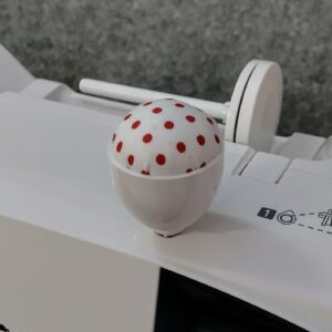 Neulatyyny (Valkoinen, Punaiset pallot) 202256016